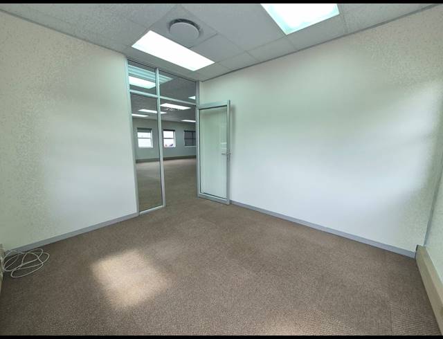 240M² OFFICE TO LET IN PAARDEPLAATS AH